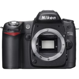 Nikon D80 + Nikon AF-S Nikkor 18-55mm f/3.5-5.6G VR