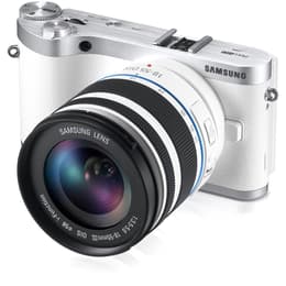 Reflex NX1000 - Bianco + Samsung Samsung Lens 18-55 mm f/3.5-5.6 OIS III + Samsung Lens 50-200 mm f/4-5.6 ED OIS II f/3.5-5.6 + f/4-5.6