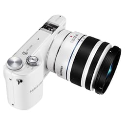 NX2000 - Bianco + Samsung NX 18-55mm f/3.5-5.6 OIS + NX 50-200mm f/4-5.6 ED OIS II f/3.5-5.6 + f/4-5.6