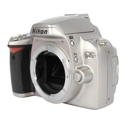 Reflex - Nikon D40 Grigio + Obbietivo Nikon AF-S DX 18-55 mm f/3.5-5.6 GED