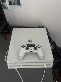 Sony Entertainmen Playstation 4 Pro 1TB Console - White in Oshodi