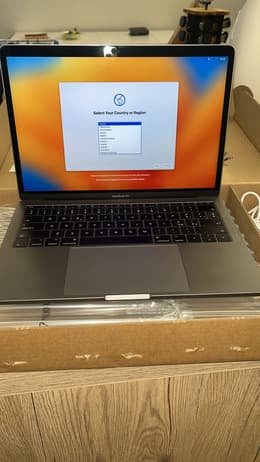 MacBook本体 MacBook Pro 13-inch,2017 Retina MacBook Pro (13 pollici, 2017, due porte Thunderbolt 3